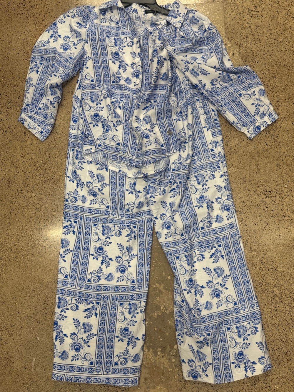 Adrienne Vittadini White and Blue Floral Casual Set